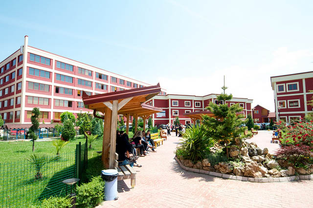 Dalin ne ankand godinat e ish Universitetit Kristal per 950 mije euro